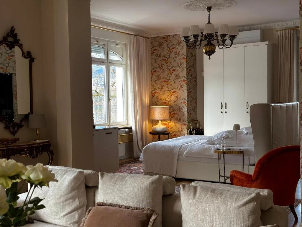 Prestige Suite bedroom and seating area beside the lake-facing windows